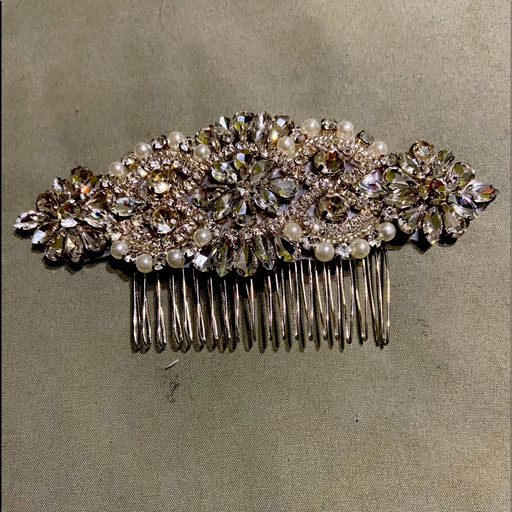 Crystal hair comb